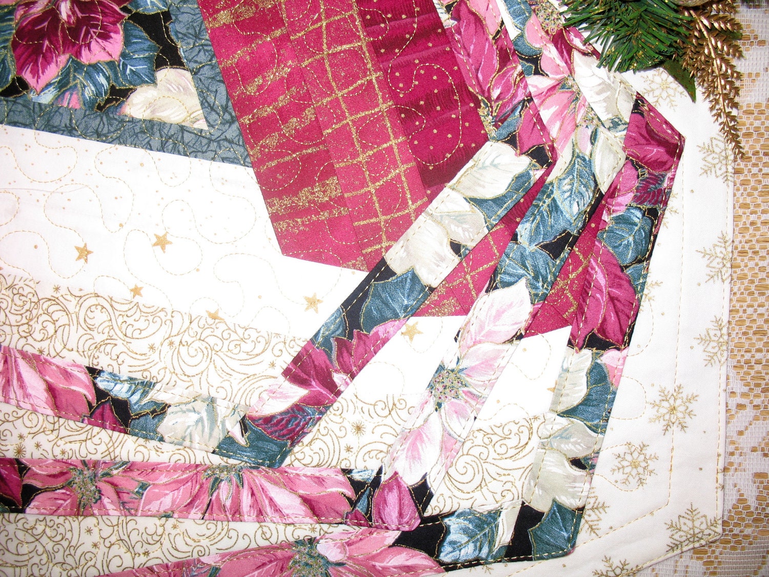 Quilted Placemat Burgundy Poinsettia  Reversible 4 set 123
