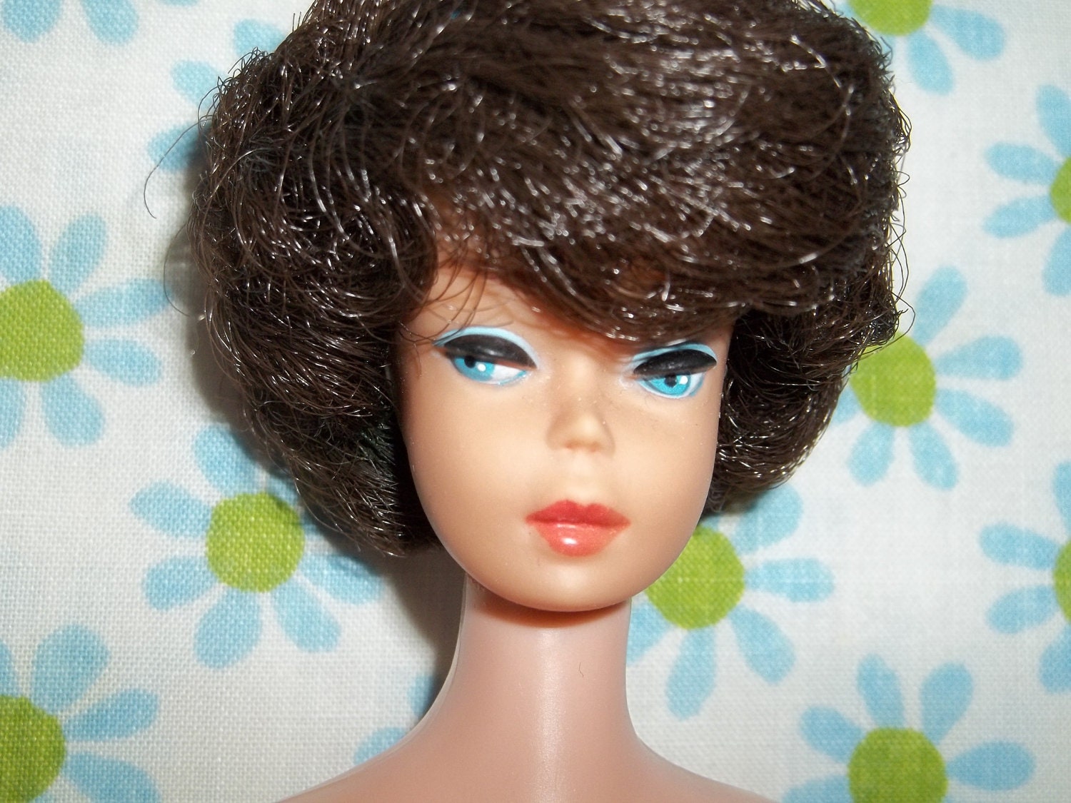 Vintage 1960s Brunette Bubblecut Barbie Doll - Mattel.