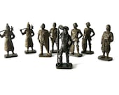 Little vintage Metal soldiers toys - 5 types and 3 duplicates - great collectors gift