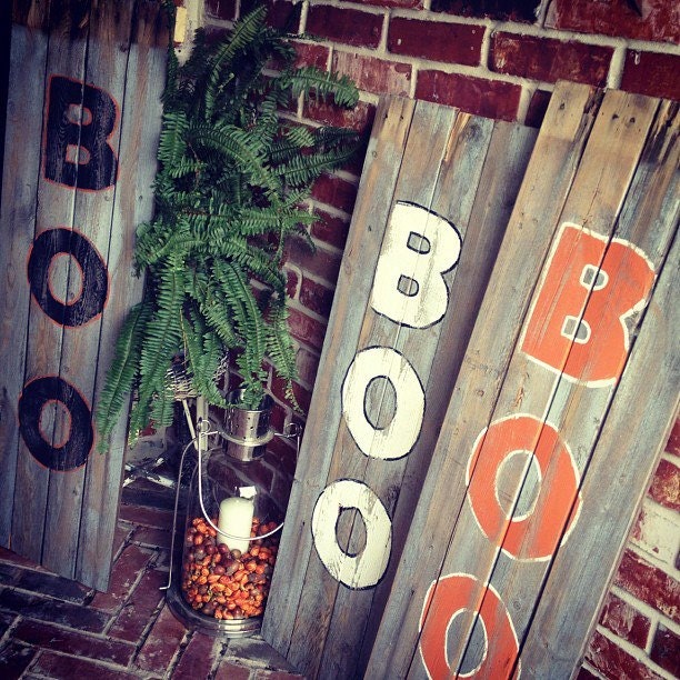 BOO sign