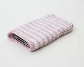 Knitted Iphone cover - pink and white iphone4 case
