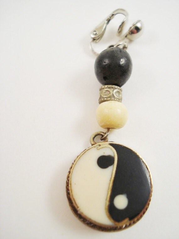 Vintage Yin-Yang Earrings / Taoist Tagitu Fish-Like Shape Earrings / Dark and Light Earrings / Ethnic Earrings
