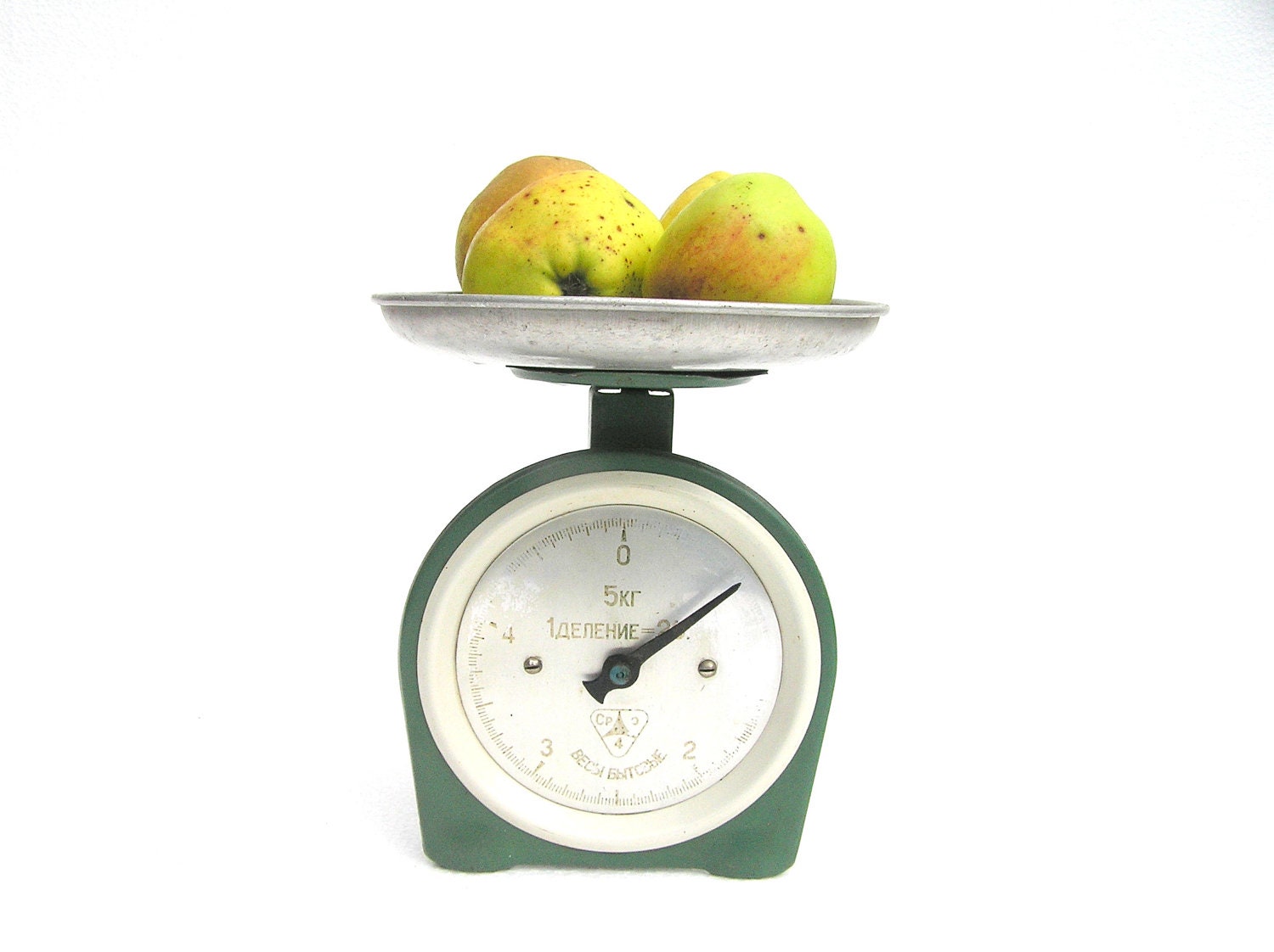 Vintage food scale teal green made in Soviet Union in 70s USSR apples apple fun fruit bowl metal