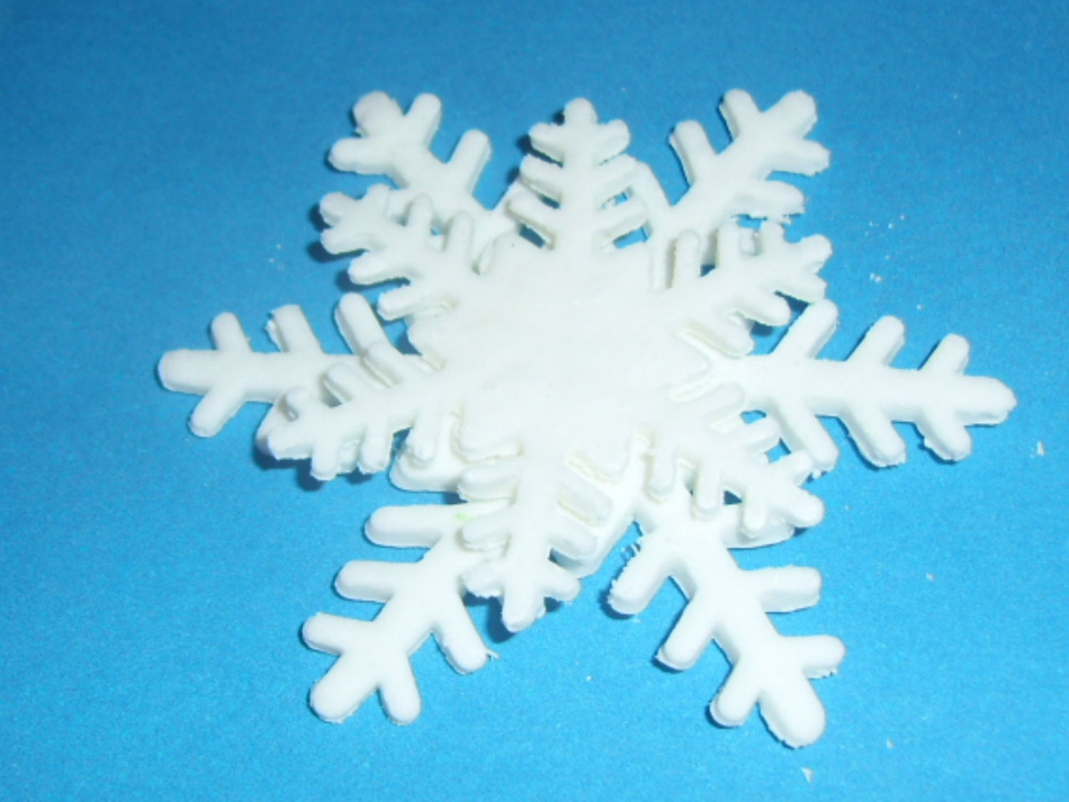 Gumpaste Snowflakes ( 15 large 2 1/2 double layer snowflakes) - confectionerygarden