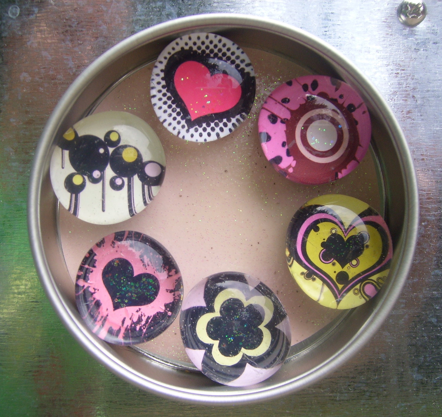 Drink marker or magnet set- glitter hearts