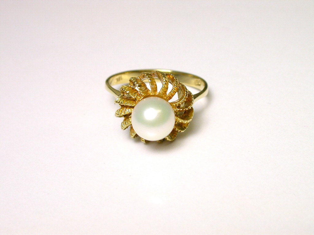 18k Yellow Gold Crown Pearl Ring - Size 7 1/4