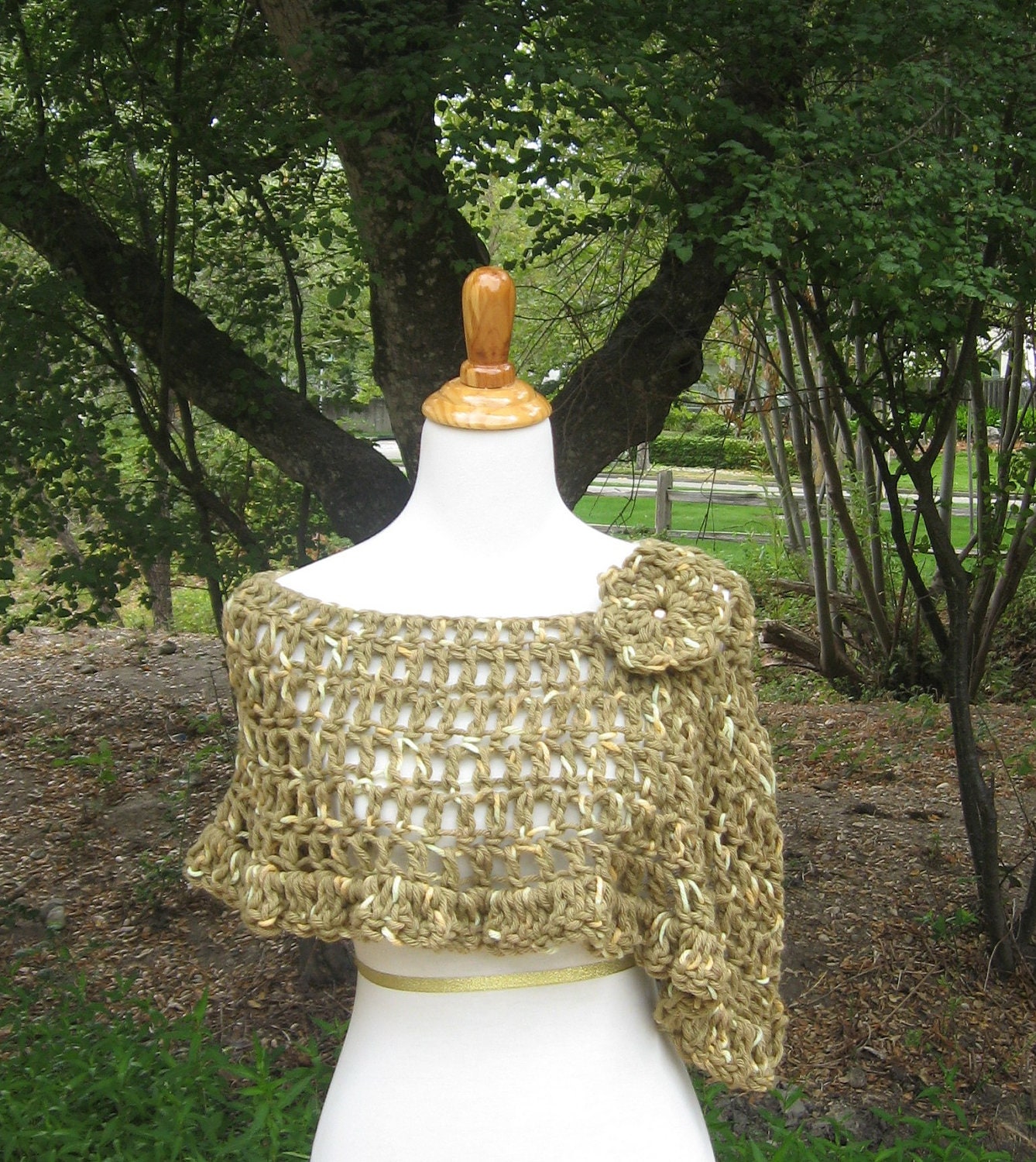 GREEN PONCHO CAPELET Crochet Fashion Flower Brooch Organic Peruvian Yarn Green Olive Modern Chic Feminine Handmade in America Fall Winter