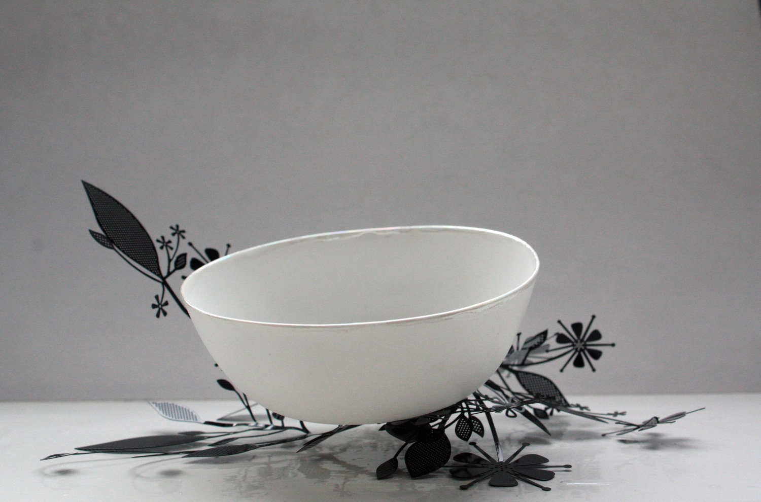 Metal foliage nest with an English fine bone china bowl