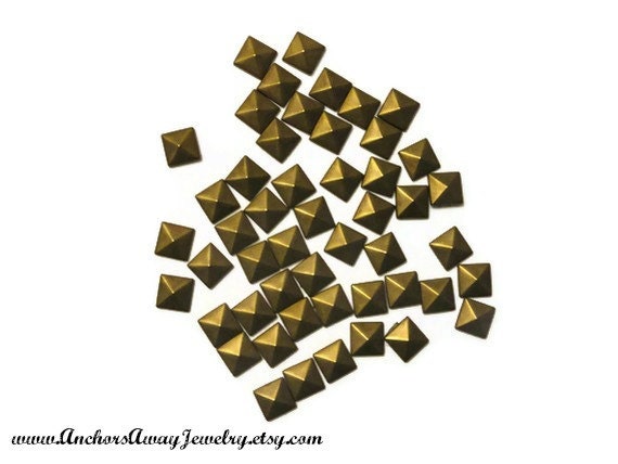 125 PCS - 7mm Bronze Pyramid Flat Back Studs Iron On Studs - Great for iPhone Case, Jewelry, Clothes