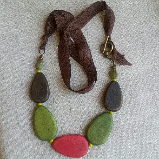 FREE SHIPPING Green brown red necklace, Fall colorful necklace, wooden chunky autumn necklace