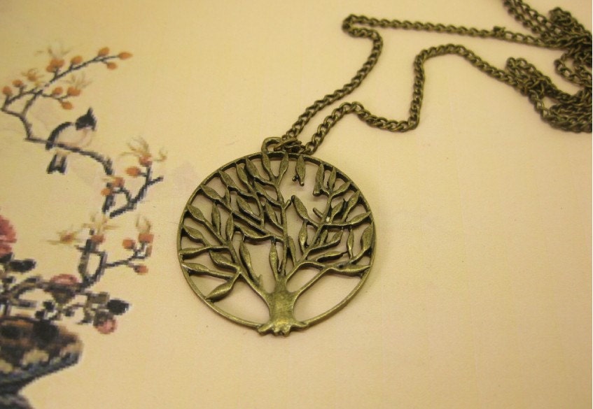 Sweater chain necklace pendant jewelry auspicious symbol of the tree of life round copper bronze Vintage personality exquisite a52