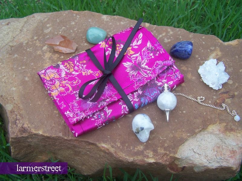 Crystal Carrying Pouch to carry Crystal Stones, Wands, Skullies and Hearts
