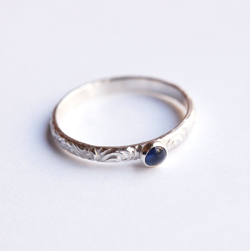 Tiny Blue Sapphire Cabochon and Silver Pattern Wire Stacking Ring