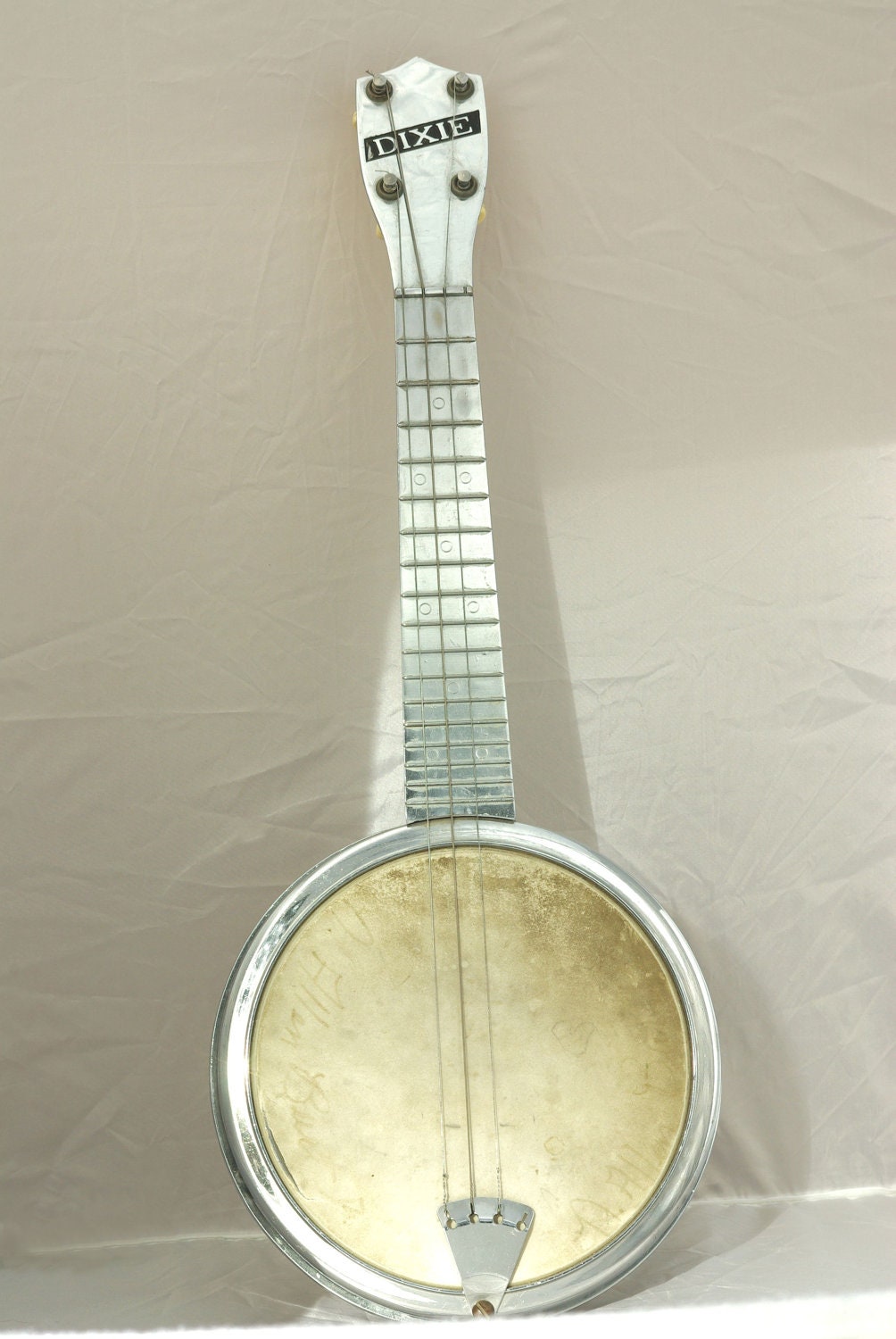 Vintage 1950s Dixie Banjo Ukulele by LovingtreeStudio on Etsy