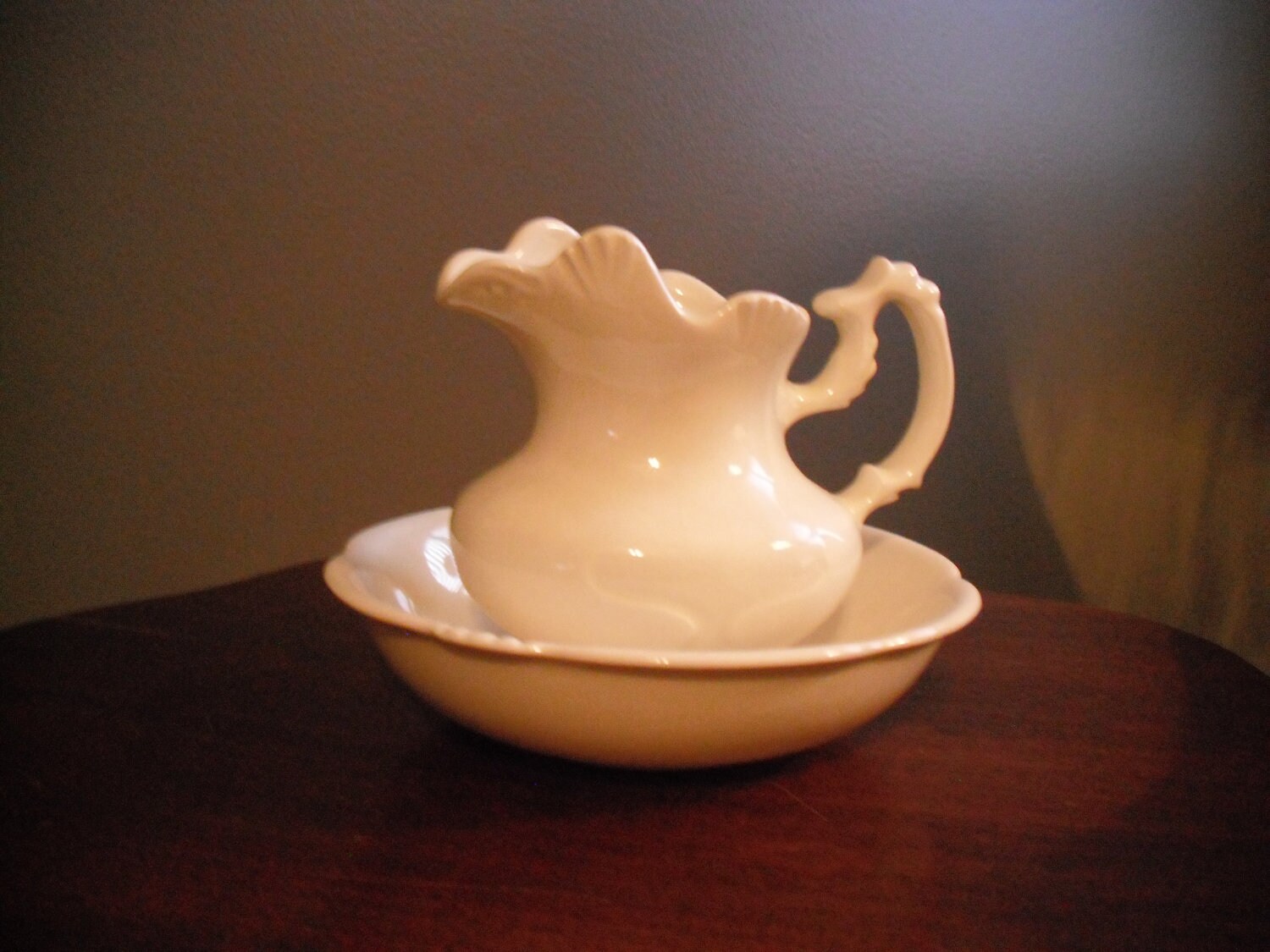 Ivory water pitcher and basin VINTAGE 1972 by SERENDIPITY326