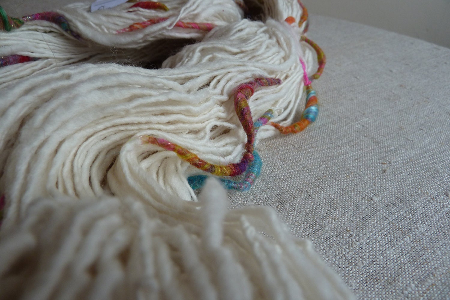 Handspun art yarn, pure BFL wool with colourful cocoons, 349 yards