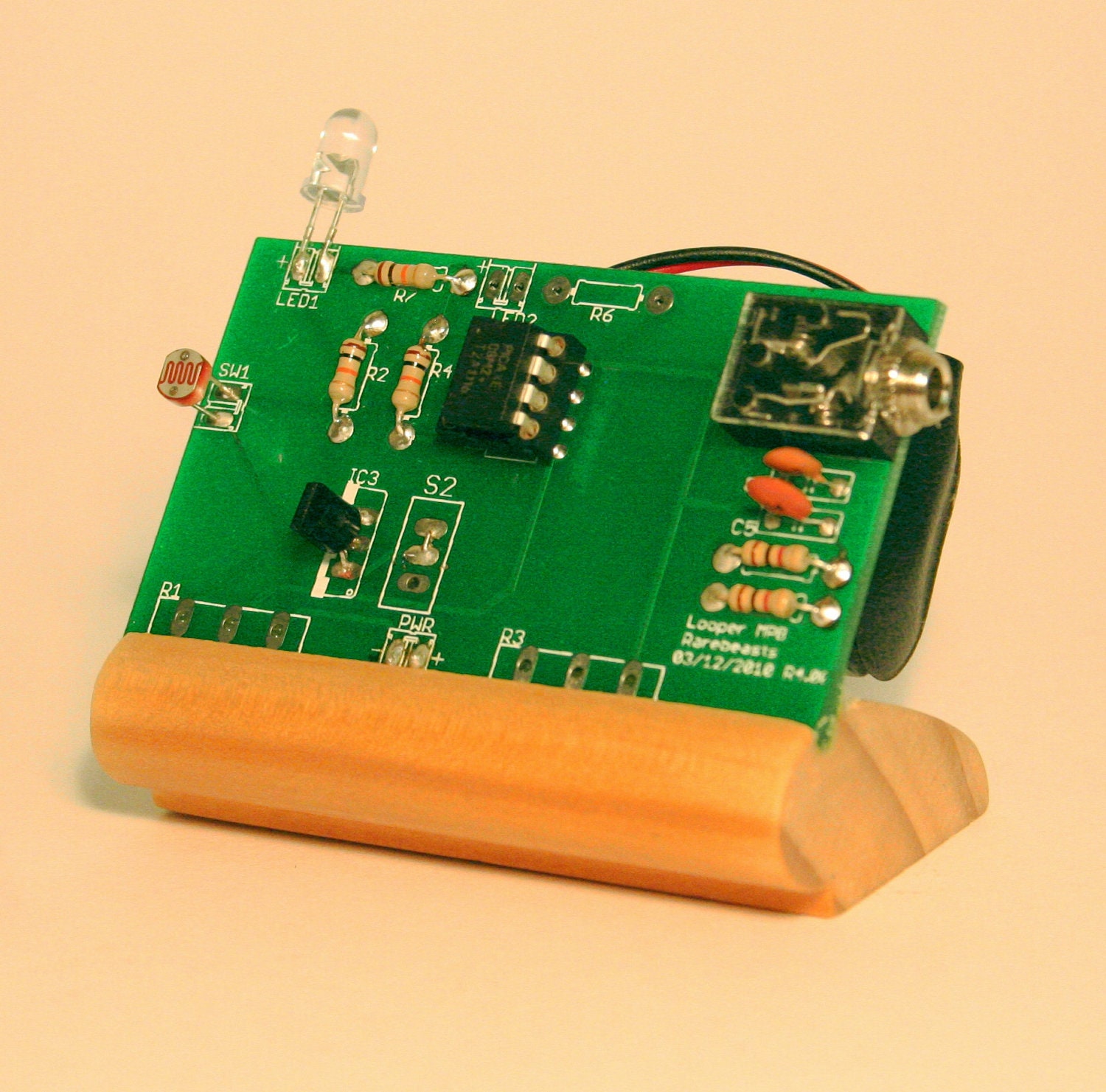 Flash-Tron II  Light controlled handmade synth
