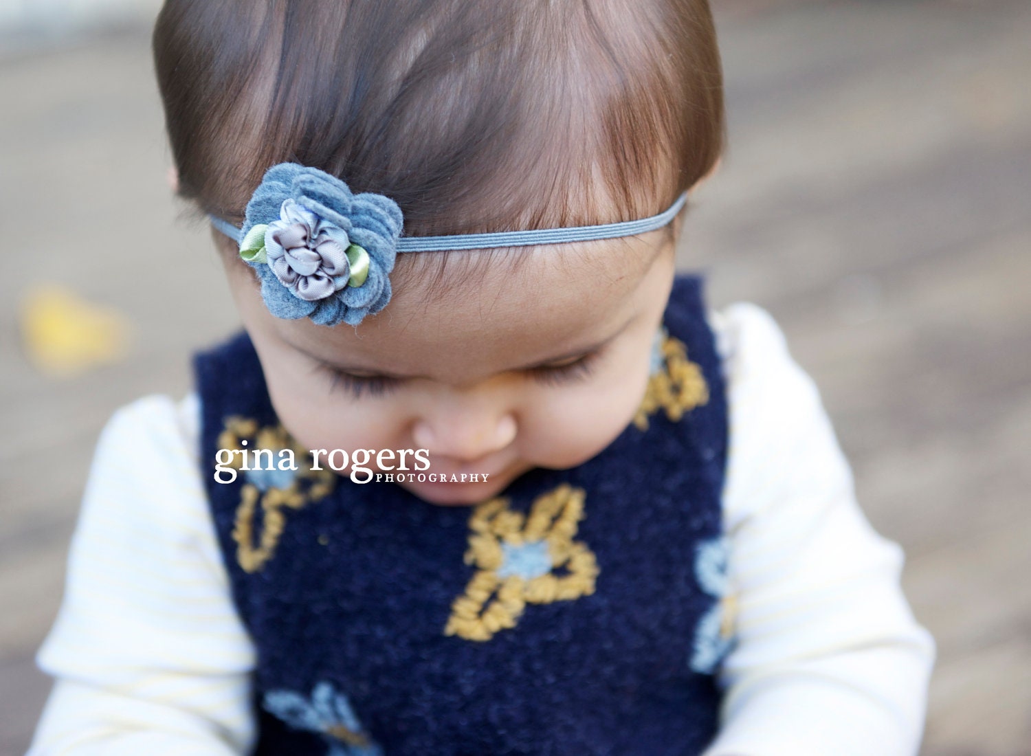 Wool Felt Flower Headband Dark Grey and Silver . Headband With Silk and Wool Blend Felt Flower in Grey