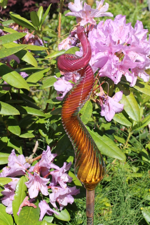 Amber Gold to Cranberry Pink Glass Piggy Tail Glass Garden Art Sculpture Garden Finial Outdoor Decoration