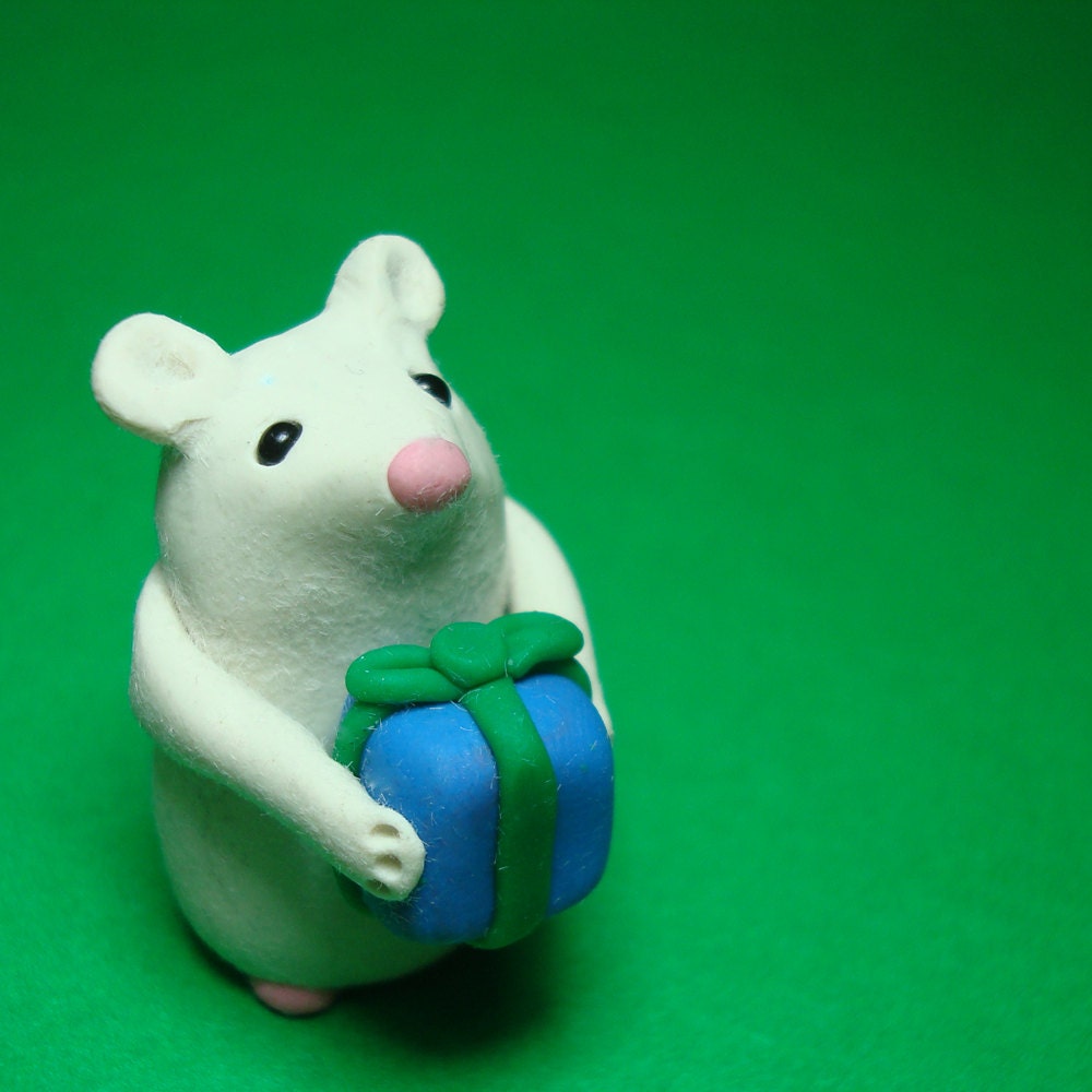 The Giver- Custom Mouse Sculpture