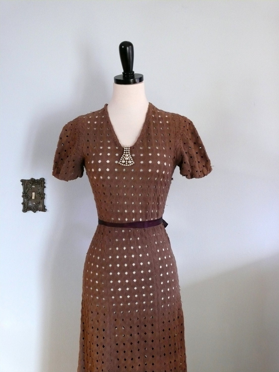 1930s vintage dress // Brown. Eyelet. Crochet.