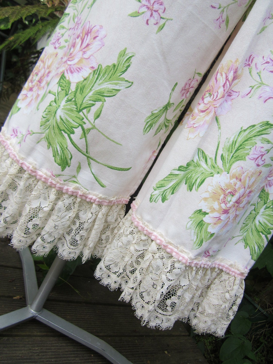 Vintage Kitty... Lily Hannah.. wide leg pants.. super pretty heavy floral cotton.. pinks/greens , lace cuffs.. MED - LGE