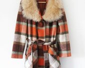 SALE Free Shipping in the US - 70s Plaid Coat with Fur Collar