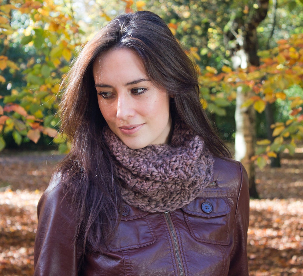 Chunky Knitted Infinity Loop Scarf - Wandering Rose