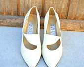 1980's Mary Jane Nine West Stilettos - Retro Ecru White Leather Pointy Toe Pumps Sexy Vintage Eggshell Vanilla Ivory Bridal High Heel Shoes