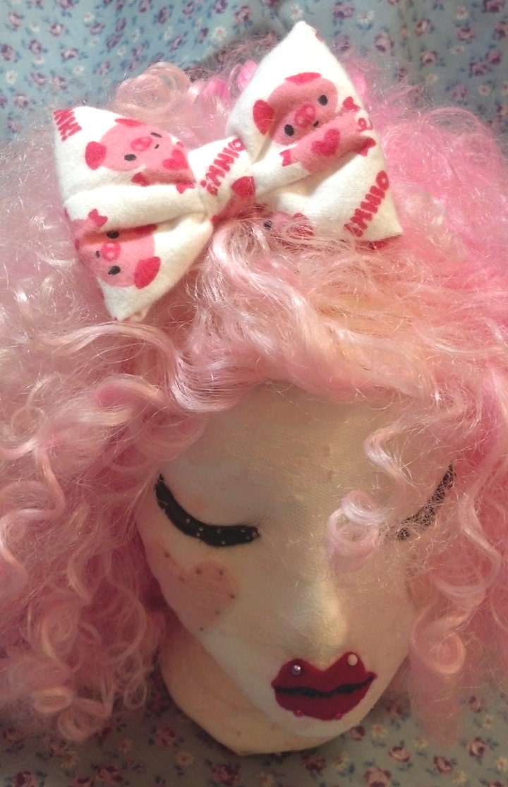 These Little Piggies Mini Stuffed Nellie Bow