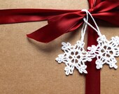 SALE Christmas snowflakes decorations, Christmas tree ornaments, white holiday ornaments with hanging loop /set of 6/