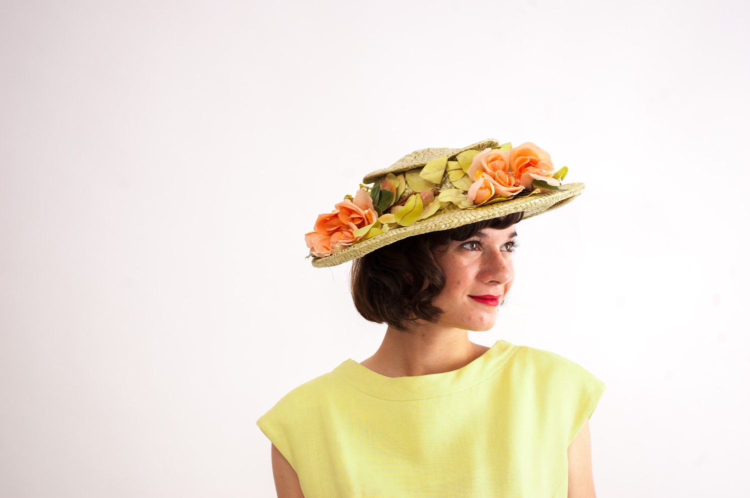 Vintage 1950s Straw Hat - 50s Summer Hat - Peach & Chartreuse Roses