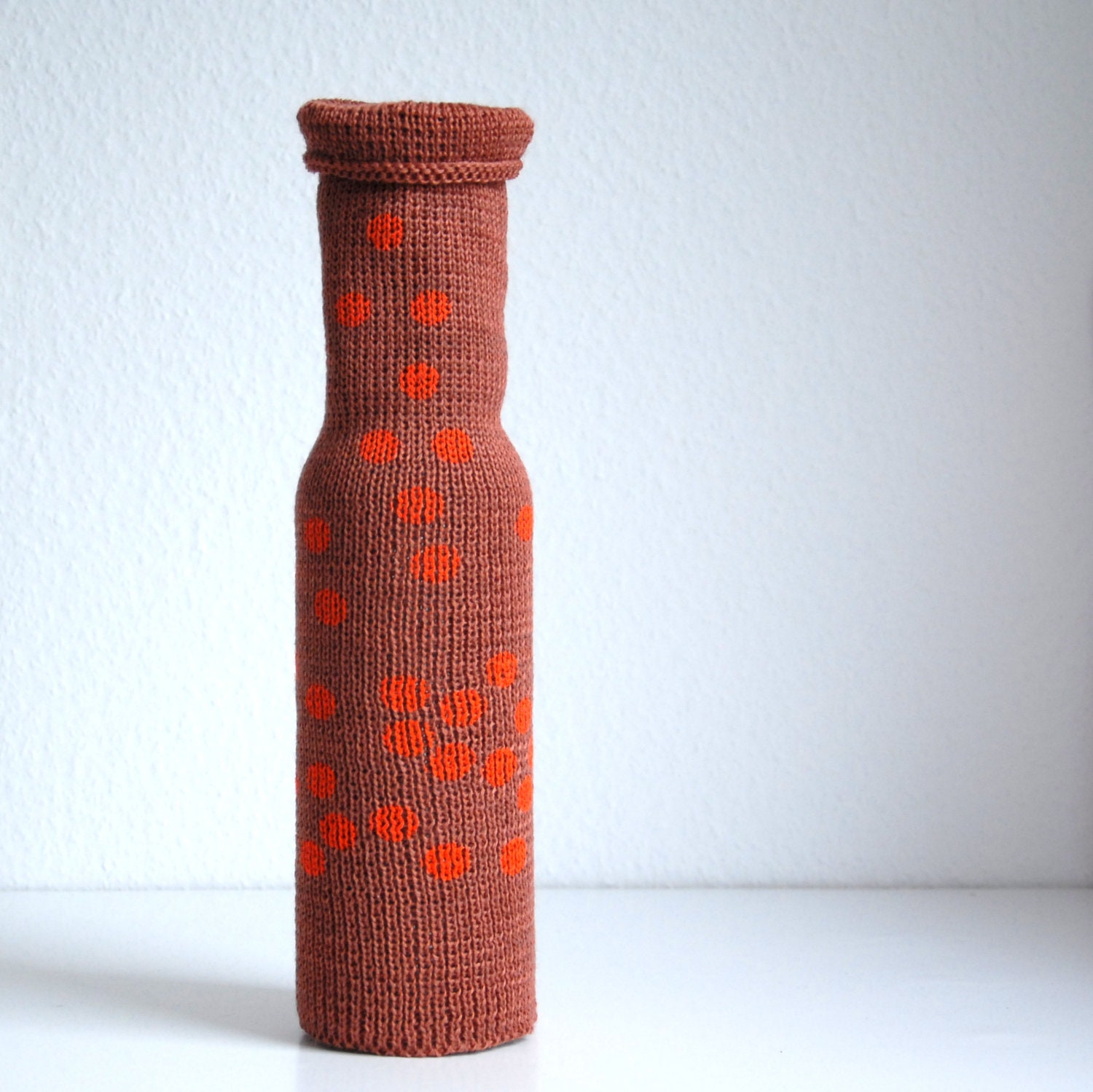 bottle cover MO, neon dot, knitted