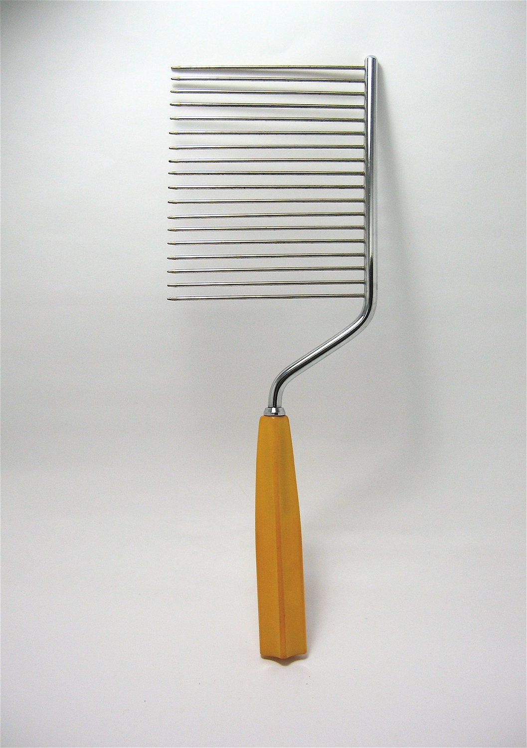 Butterscotch Bakelite Cake Breaker Art Deco Style