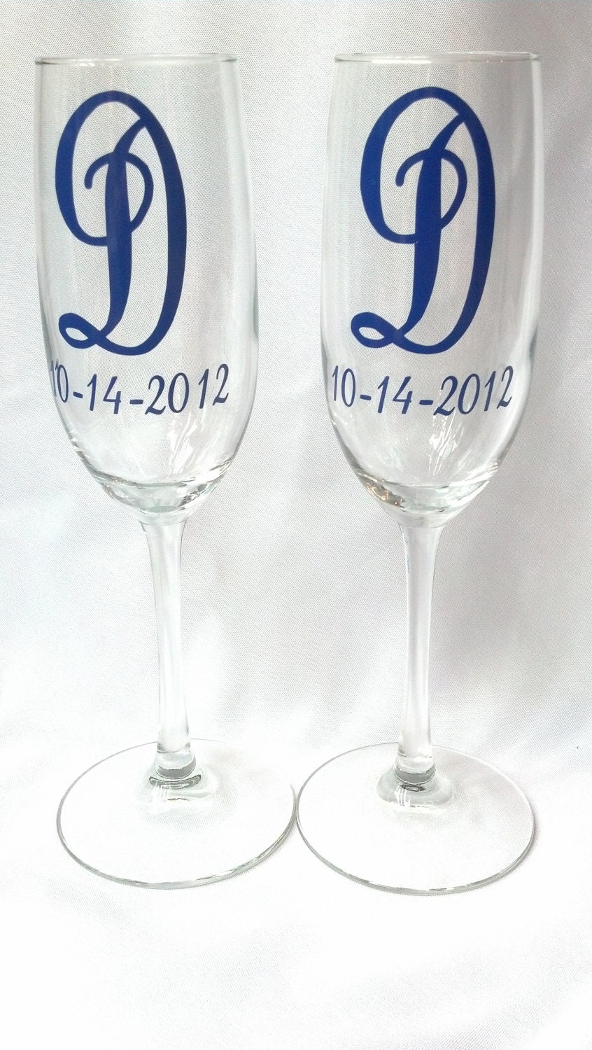 Monogrammed, Wedding champagne flutes. Toasting glasses for bride and groom.
