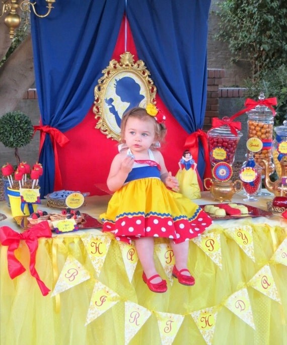 SNOW WHITE Inspired Banner - Girls Birthday Party - Princess Party - Ladies or Woman - Bridal Shower - Seven Dwarfs - Krown Kreations Il_570xn