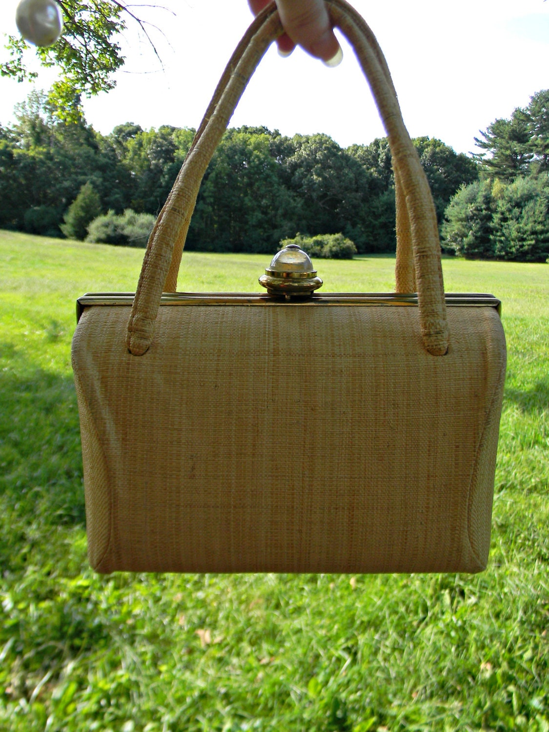 1950s Hard Case Box Style Hand Bag Purse Raffia Fabric Lucite Closure
