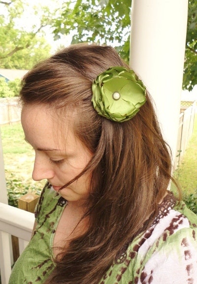 Chartreuse Flower Hair Clip, Lime Flower, Lime Green Bridal, Green Summer Wedding, Bridesmaid Accessories, Pearl