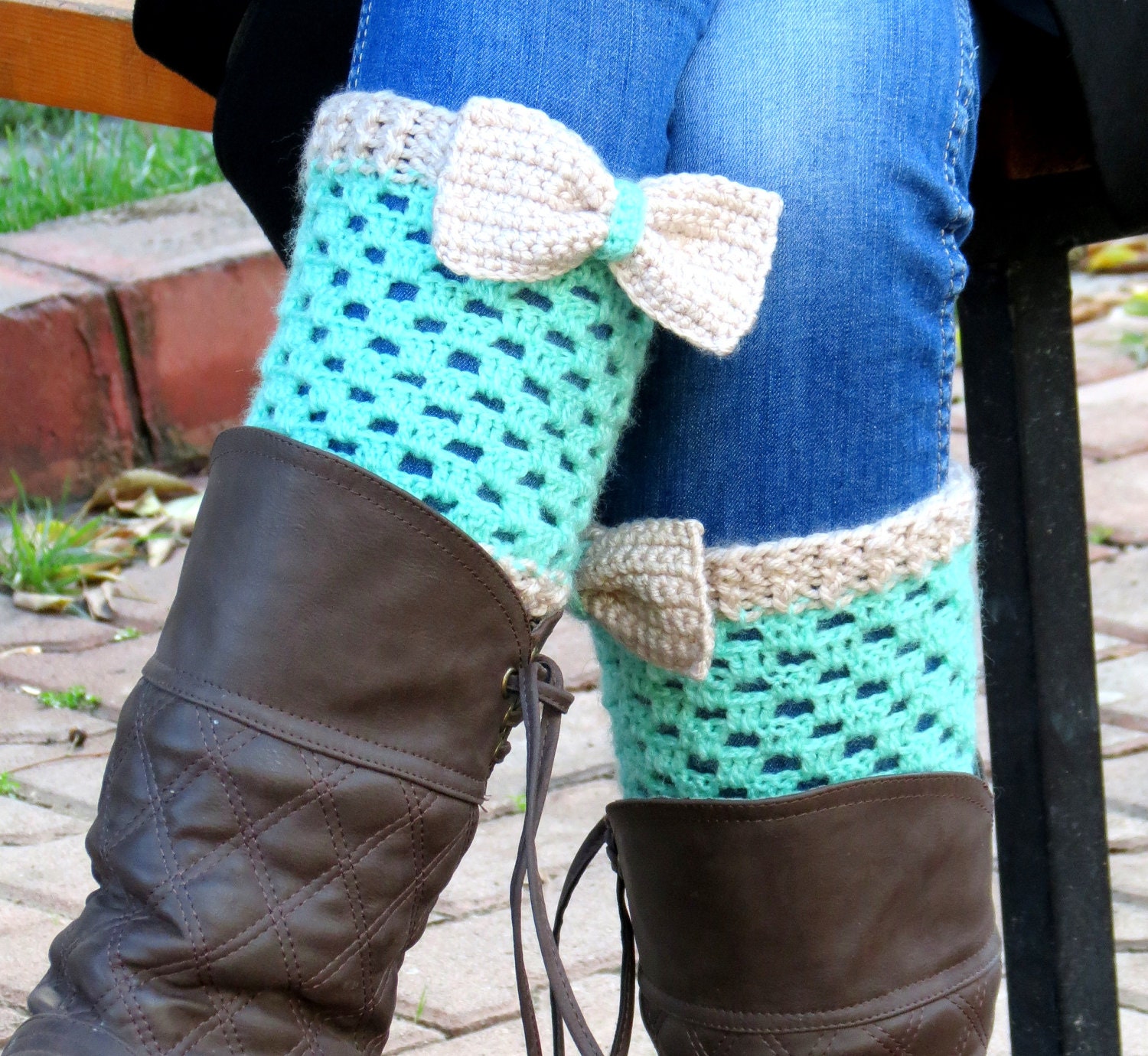 Discount / Vanilla Green Short Knit Boot Cuffs with bow. Short Leg Warmers. Crochet Boot Cuffs. Bow boot cuffs. Bow Accessory