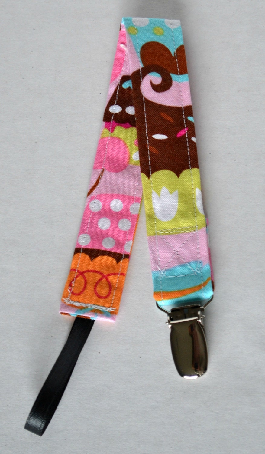 Pacifier/Toy Clip - fabric universal, cupcake, pink, modern