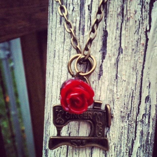 new SEW SWEET necklace with red rose sewing machine antique bronze chain vintage feel gift