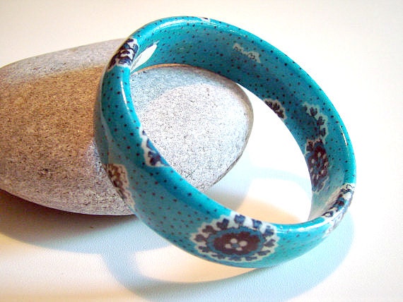 Vintage Valdrome Fabric Lucite Bangle