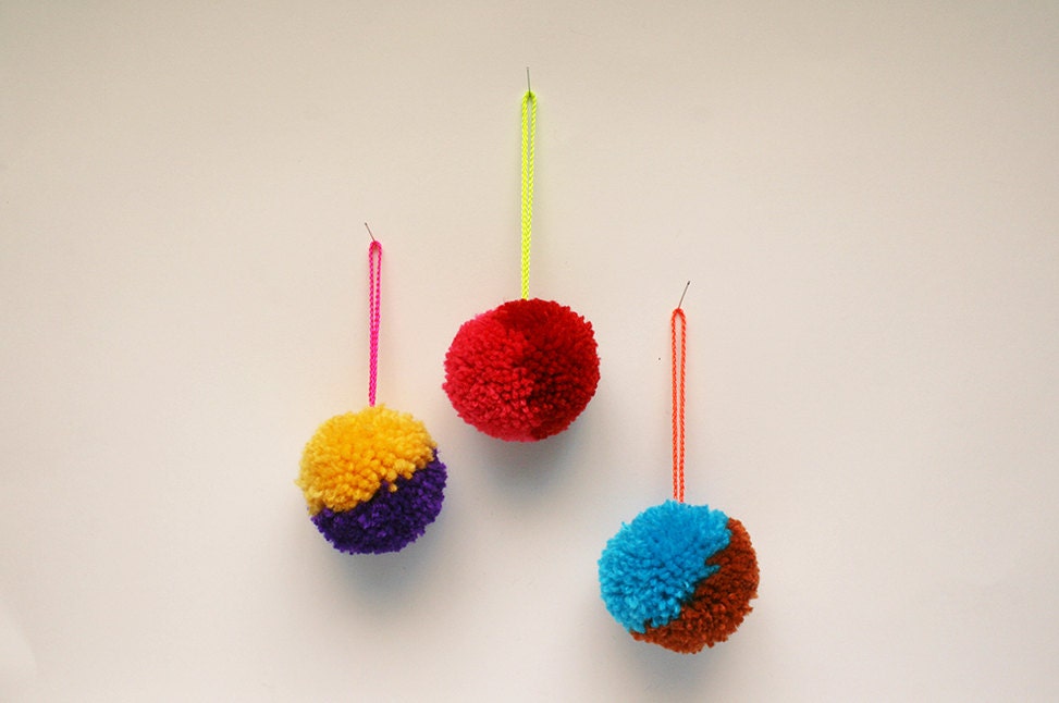 Pom pom bauble decoration set