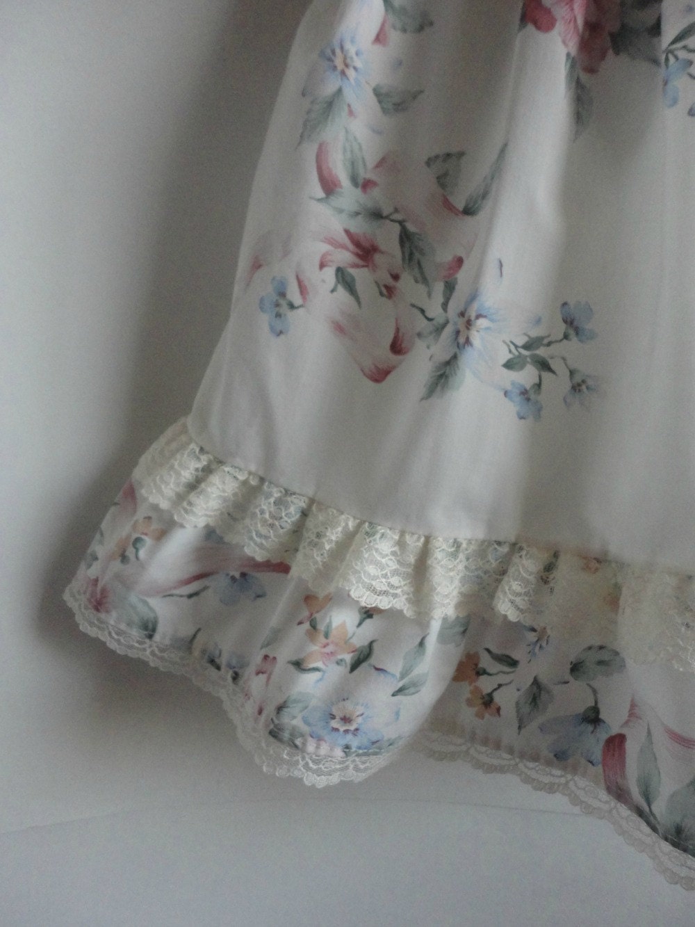 Girls Dress. Lace Dress. Pillowcase Dress. Eco friendly kids clothing. Upcycled Dress. Floral Dress. Pretty Dress. Flounce