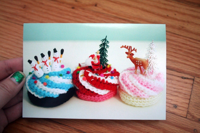 Greeting Card - crocheted Holiday Cupcakes