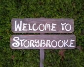 WELCOME Sign. Personalized Yard Sign Name Farm Sign. Yard Sign With Stake. Reclaimed Wood Signs. Hand Painted Sign Home and Garden