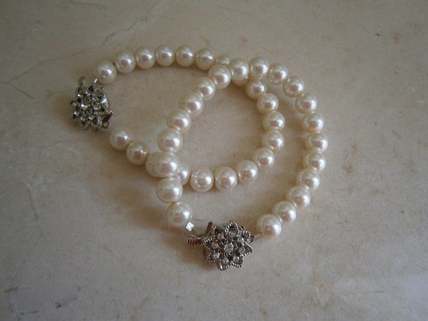 Pearl Bracelet with rhinestone box clasp