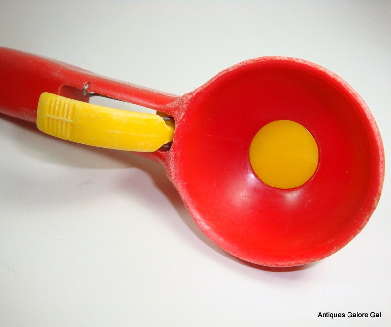 Vintage Ice Cream Scoop, Red and Yellow, Lloyd Disher Company, Plastic, 1950's (693-12)