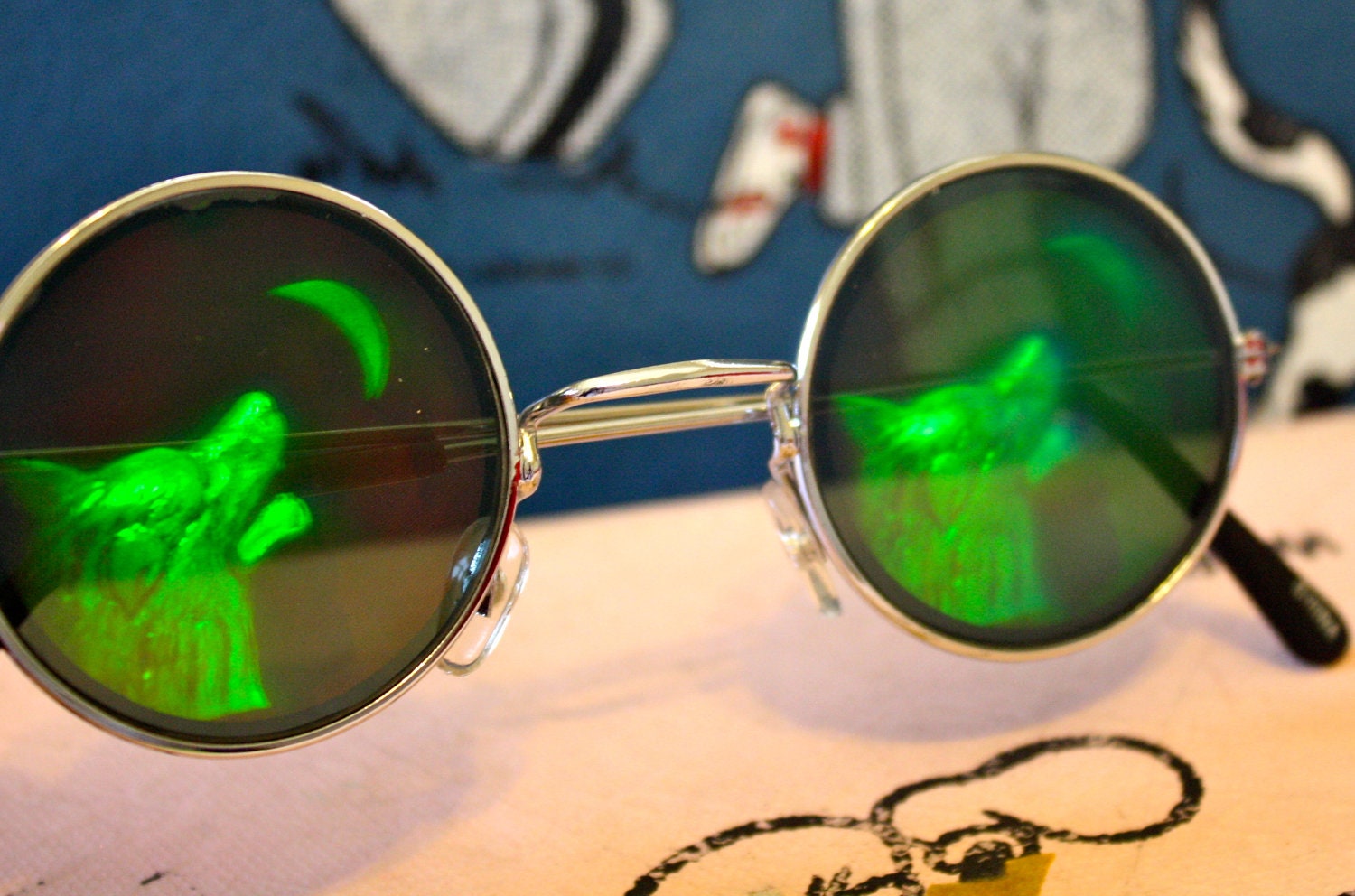 last pair-Vtg 90s Hologram HOWLING Wolf Round Sunglasses