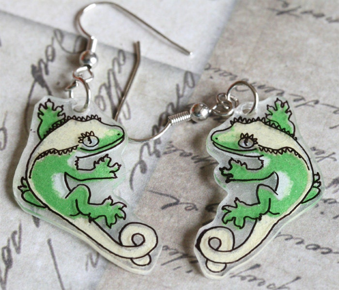 Crested Gecko Earrings - Green and Cream